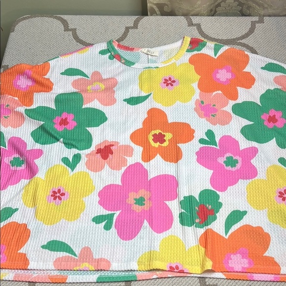 Hopely Floral waffle oversized Top with Vibrant Colors - Picture 2 of 11